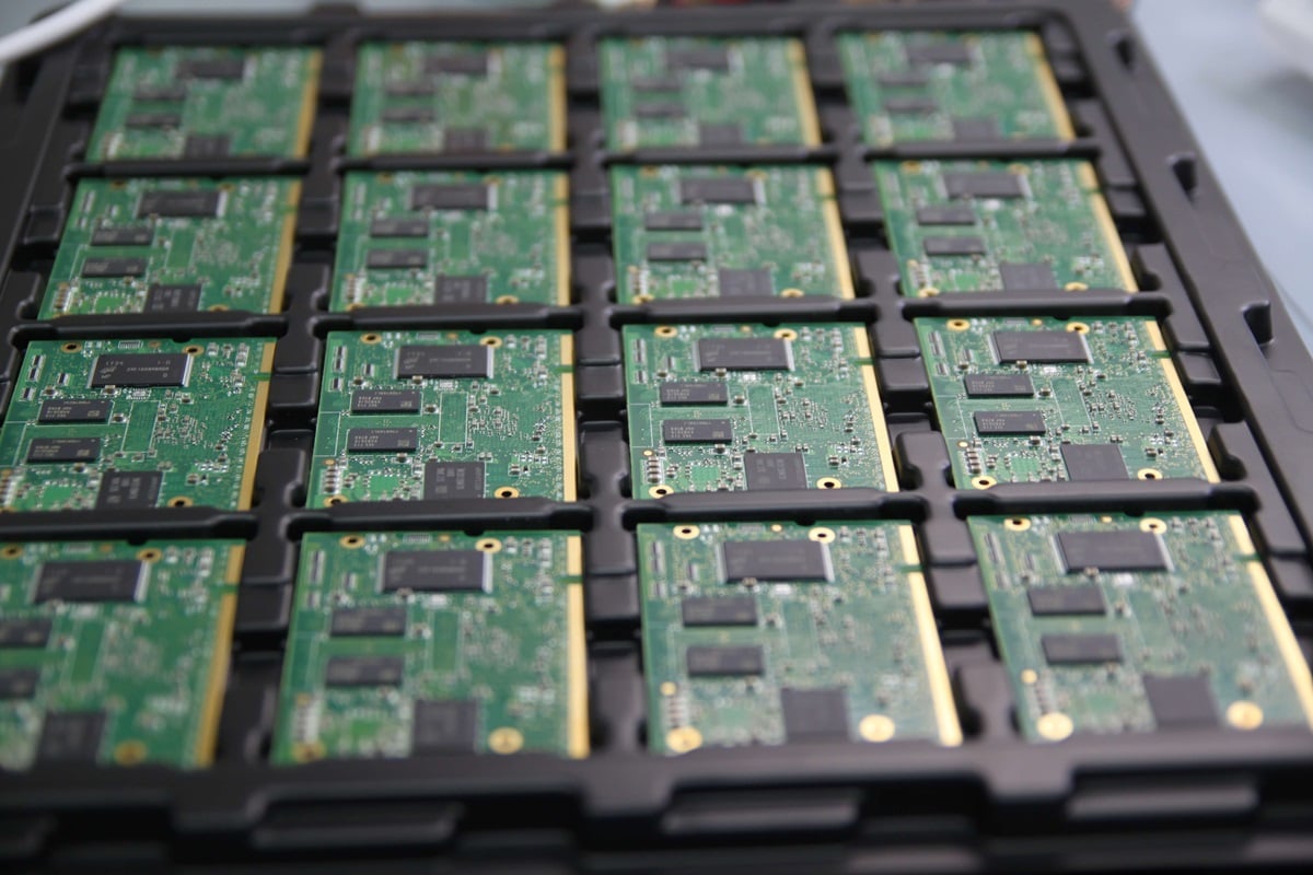 Variscite SoMs on tray ready for shipping